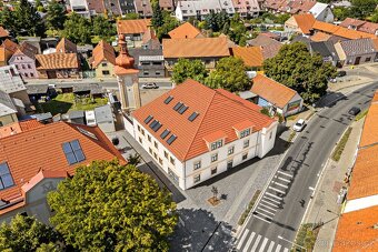 Multifunkční objekt přímo na náměstí v Sadské - 4