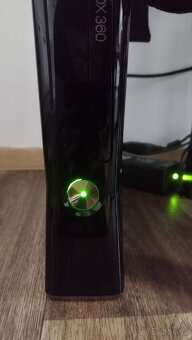 Xbox 360 Slim lesklá - 4