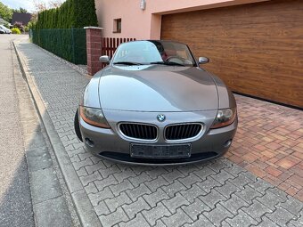 BMW Z4 2.2i (125kw) manuál, dovoz DE, červená kůže - 4