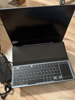 ASUS ROG Zephyrus Duo 15 GX550LXS - 4
