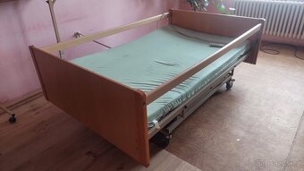 Postel zdravotní, polohovací, masiv - 4