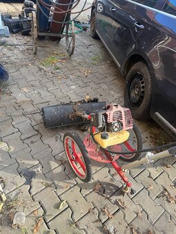 Motorový smetak Hecht - 4
