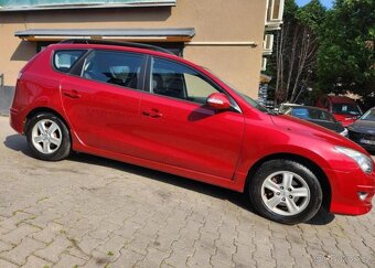 Hyundai i30 1.4-TEMPOMAT-KLIMA-ISOFIX - 4