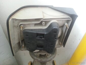 Originál nádobka a zadní světlo na Ford Scorpio - 4