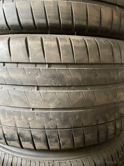 Michelin 285/35R20. 275/35R20 - 4