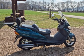 Suzuki Burgman AN 250 - 4