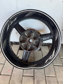 Disk na Yamaha R1, rok 00 bouraný lehce - 4