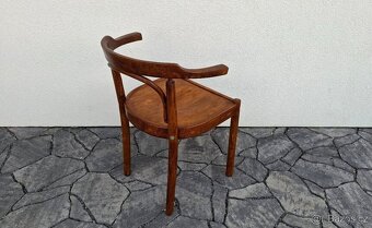 Celodřevěné křeslo po renovaci - 4
