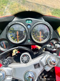 Honda CBR125R 2006 - 4
