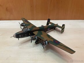 Létající pevnosti - modely letadel (1:144,1:200) - 4