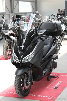 Honda Forza 350 2024 2200 km ČR DPH - 4
