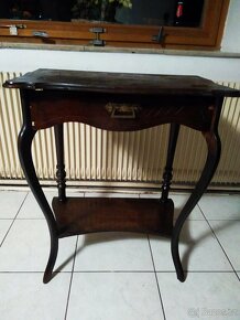 Stůl a stojan na květiny - 4