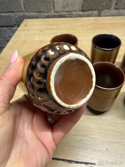 Sada 6 kameninových hrnků v hnědé glazuře - 4