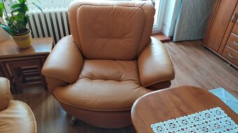 Prodám levně hezkou koženou sedací soupravu - 4