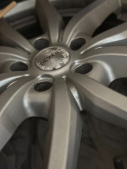 Zimní sada kol a pneumatik na Land Rover Discovery. - 4