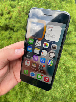 iPhone SE 2020 64Gb...černý - 4