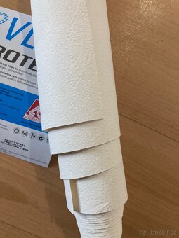 Bílá tapeta – imitace omítky - 4