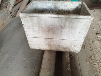 Nádoba na hašení vápna historická - 4