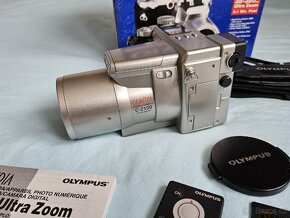 Olympus C-2100 Ultra Zoom - 4