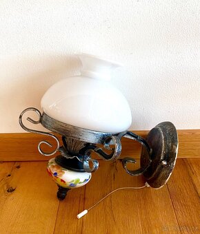 Stará nástěnná kovaná lampa, styl petrolejka - 4