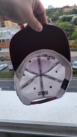 Obey Original red snapback kšiltovka
- 4
