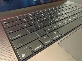 Apple MacBook Pro 16" M3 - 4