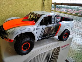 RC Traxxas Unlimited Desert Racer 1:8 TQi RTR s LED Fox - 4