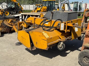 Zametacia kefa na traktor bager - 4