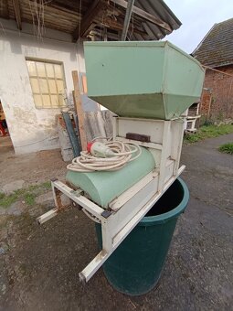 Mlýnkoodstopkovač na hrozny - 4