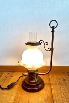 Stará krásná lampa ve stylu petrolejky - 4