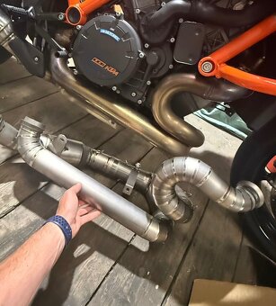 Prodám titanový výfuk na KTM Superduke 1290 1390 - 4