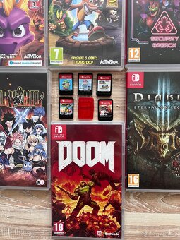 Hry Nintendo Switch Joycon SD karty a další věci - 4