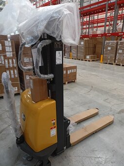 Semi-elektrický paletový vozík 2t 2500mm - 4