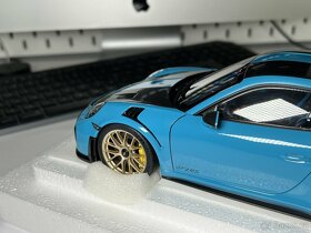 AutoArt - Porsche 911 GT2 RS Weissach (Miami Blue), 1:18 - 4