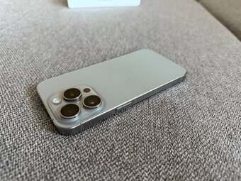 Apple iPhone 15 Pro 256 GB Přírodní Titan - 4