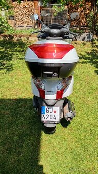 Skútr Honda S-wing FES 125 (Rezervace do 19.5.) - 4