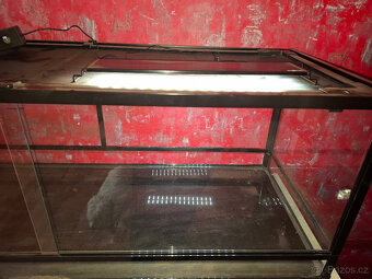 Prodám terarium 120 x 45 x 45 včetně osvětlení a výhřevu - 4