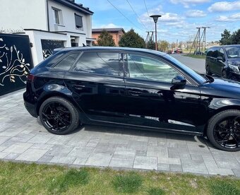 Audi A3 2.0 TFSI Sportback Stronic Design - 4