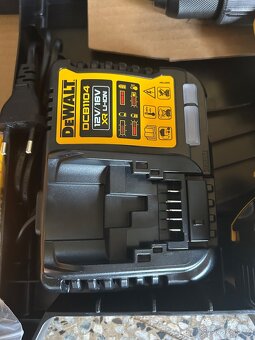 Aku vrtačka s příklepem DeWalt - 4