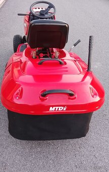 Zahradní traktůrek MTD - 4