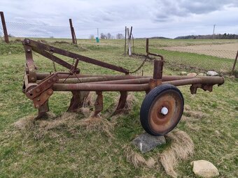 Pluh čtyři radlice - 4