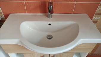 Koupelnová skříňka s umyvadlem - 4