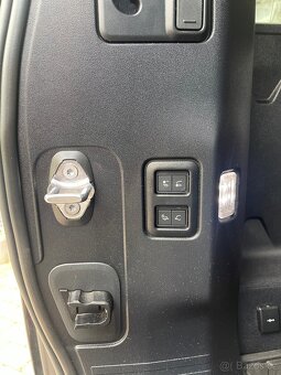 Land Rover Defender V8 - 4