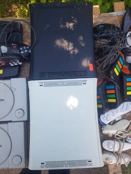 Konzole a ovladače na náhradní díly.xbox playstation - 4