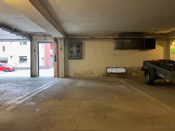 Pronajmu garážové stání v ulici Na Krocínce, Vysočany - 4