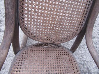 Nabízím starožitné houpací křeslo pro dítě. Thonet. Prasklé - 4