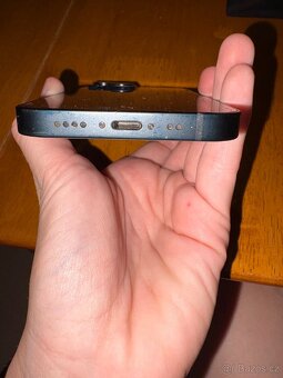 iPhone 13 mini – 128 GB – černý – funkční, ale má rozbitá zá - 4