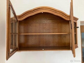 Prosklená závěsná komoda/knihovna - 4