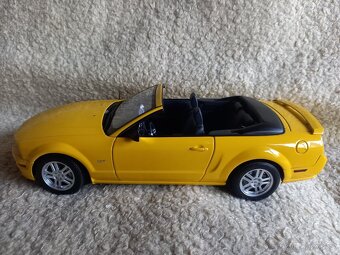 Prodám Ford Mustang GT cabrio - 1:18 -AutoArt,limitovaný - 4