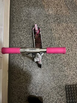 Koloběžka – bílo-růžová (větší velikost) - 4